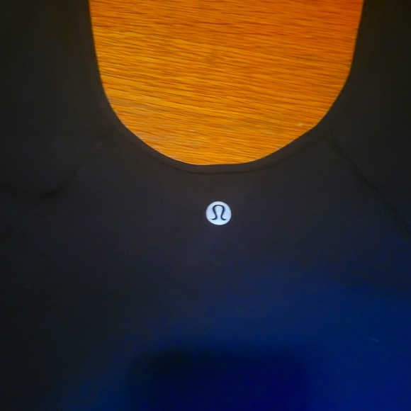 NWOT black Lululemon short sleeve cropped tee - Picture 3 of 3